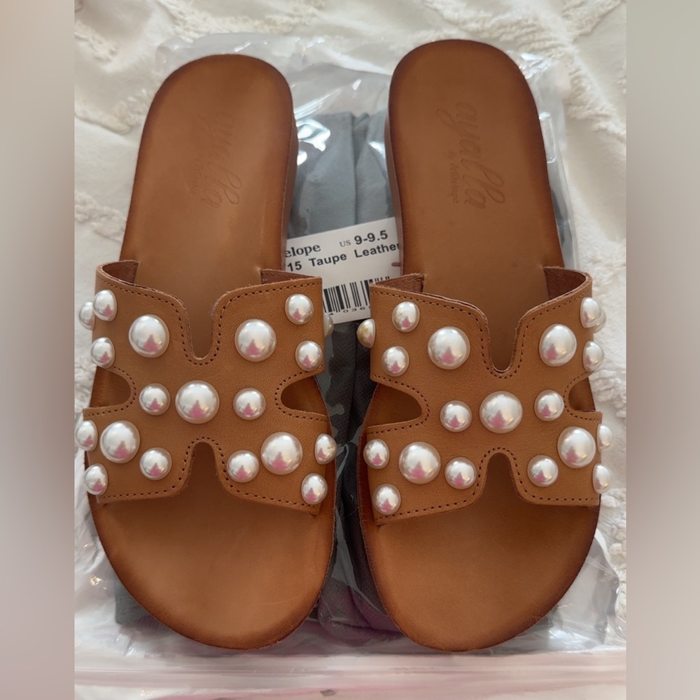 Antelope Alex T15 Tan Pearl-Embellished Slide Mules